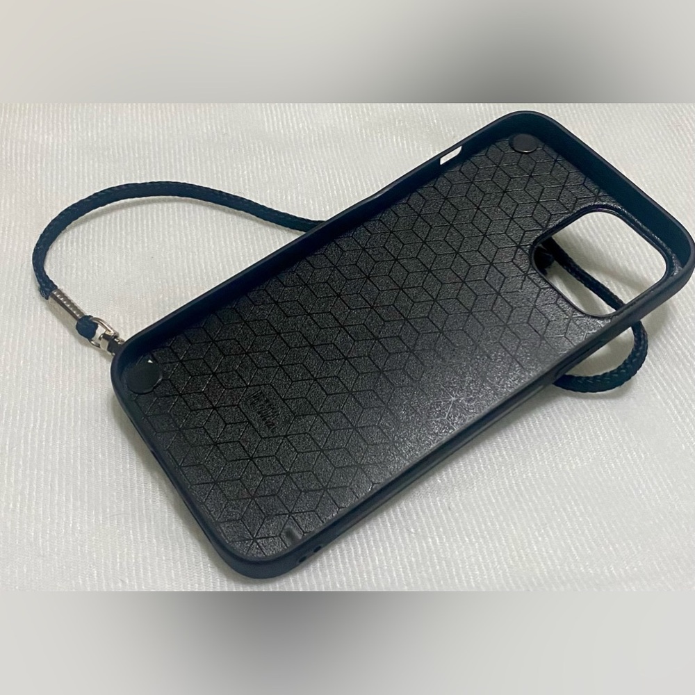 ❌ FREE IN YOUR BUNDLE ❌Stylish Blue and White Phone Case with Strap - Picture 3 of 11